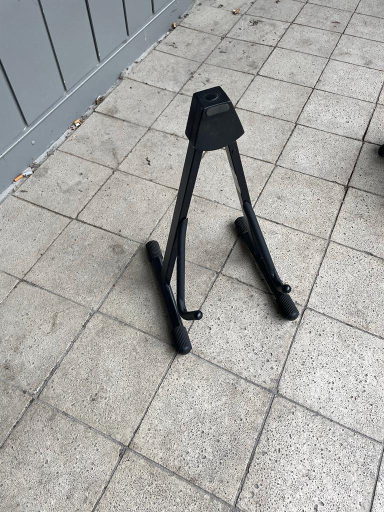 Gitaar standaard - Stevige en compacte houder, Ophalen of Verzenden, Gebruikt, Instrumentstandaard, Gitaar