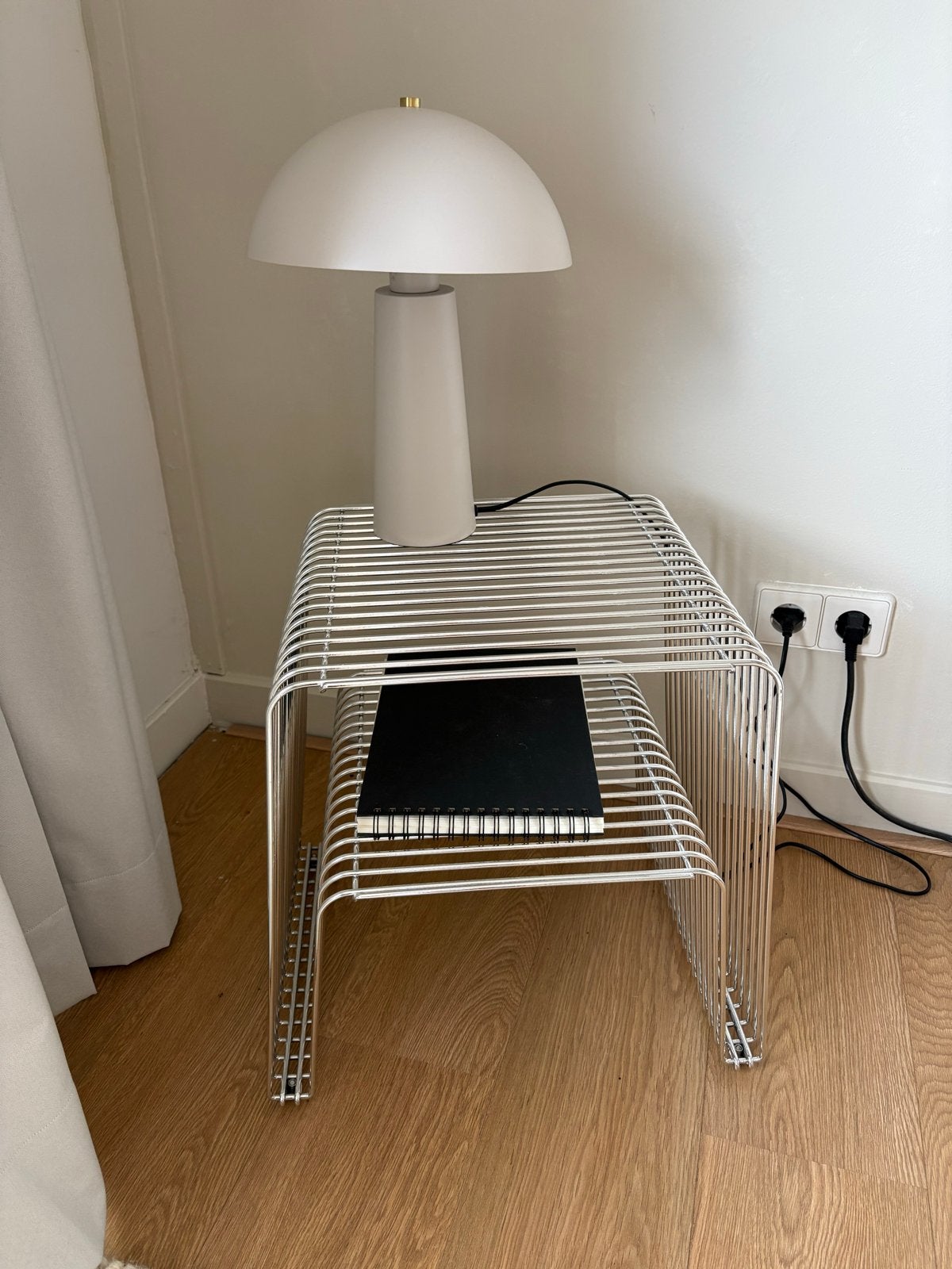 Metalen tafeltje van Jysk - Nieuw, Huis en Inrichting, Tafels | Bijzettafels, Ophalen, Minder dan 45 cm, Minder dan 55 cm, Metaal of Aluminium
