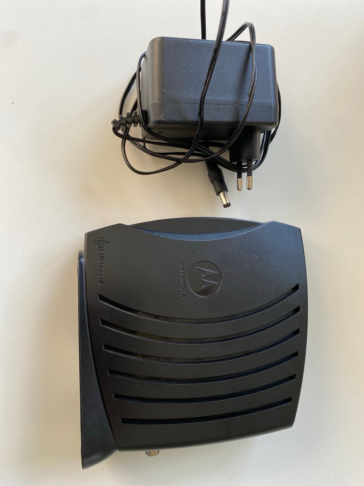 Motorola SURFboard SB5101E Kabelmodem met adapter, Ophalen of Verzenden, Gebruikt, Router met modem