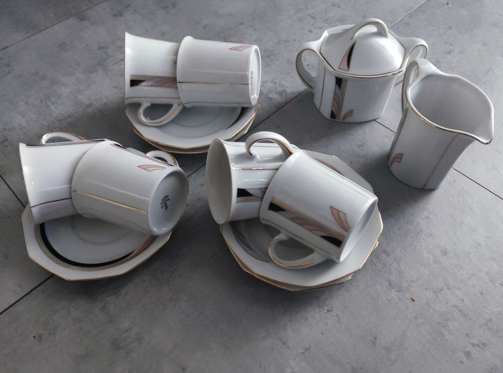 Winterling servies
6 kopjes
5 schotels
Suikerpot
Melk kannet, Ophalen of Verzenden