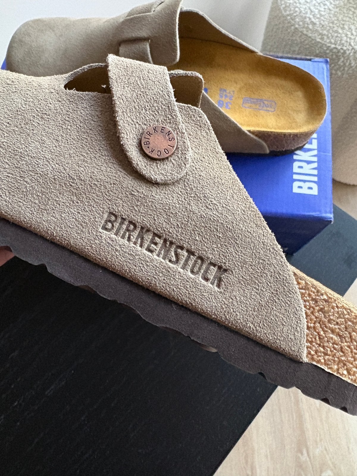 Nieuwe Birkenstock Boston Taupe Suède, Verzenden, Nieuw, Overige kleuren, Sandalen of Muiltjes