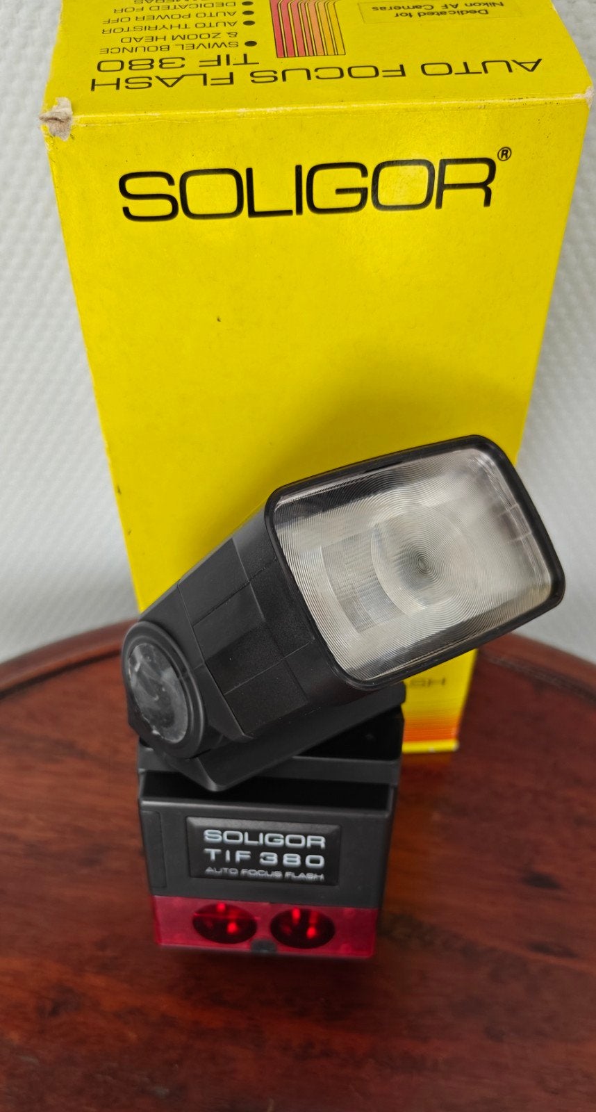Soligor TIF 380 Auto Focus Flitser voor Nikon AF Camera's, Gebruikt, Externe flitser, Ophalen of Verzenden, Kantelbaar