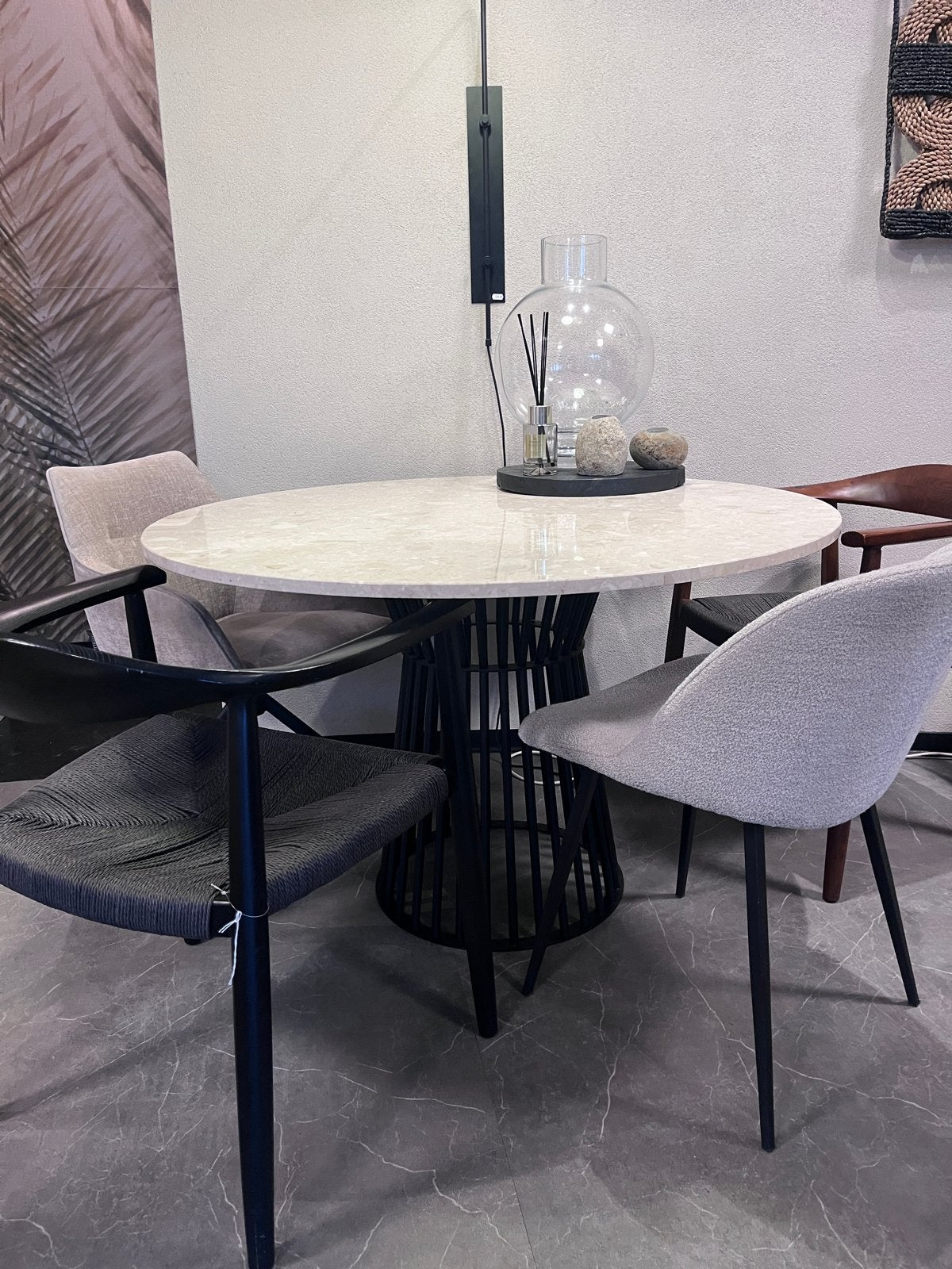 Ronde eettafel met marmeren blad en metalen onderstel, Ophalen, Rond, Zo goed als nieuw, Vijf personen of meer