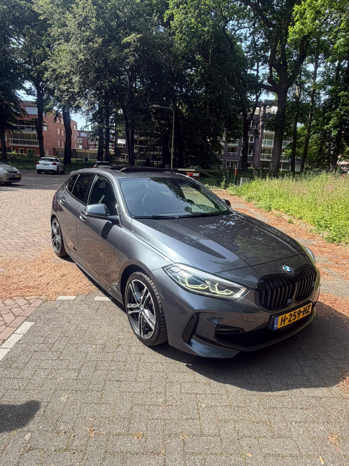 BMW 1-Serie 118i 140pk Aut 2020 Grijs, Auto's, BMW, 15 km/l, Particulier, 3 cilinders, Zilver of Grijs
