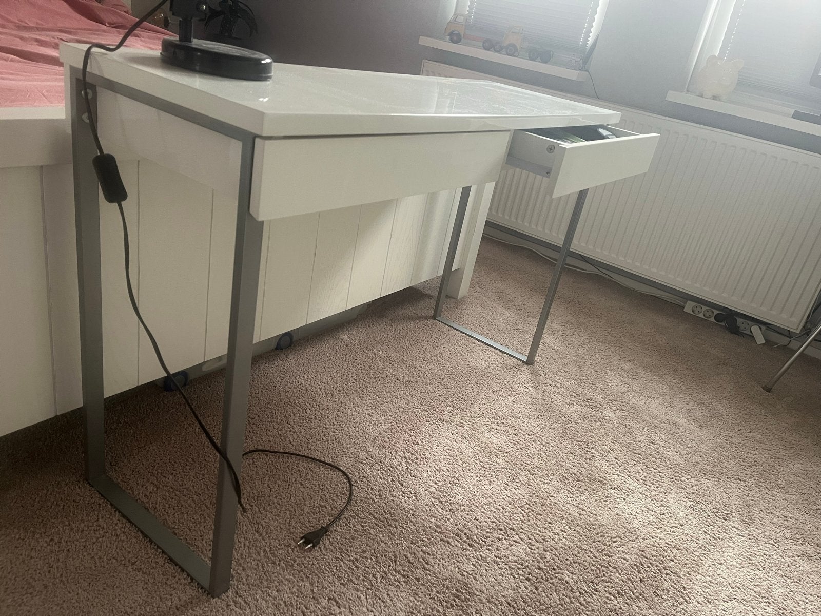 Wit bureau met 2 lades, Huis en Inrichting, Gebruikt, 120 cm, Metaal, Kinderbureau