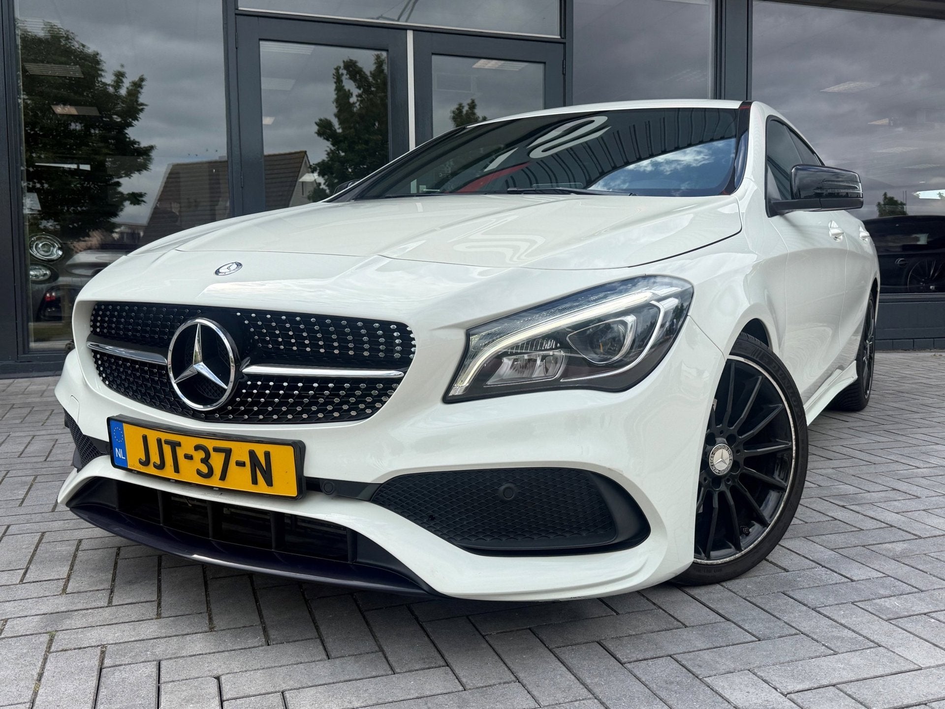 Mercedes-Benz CLA-klasse Shooting Brake 180 Facelift AMG Nig, Voorwielaandrijving, Gebruikt, 715 kg, 1595 cc