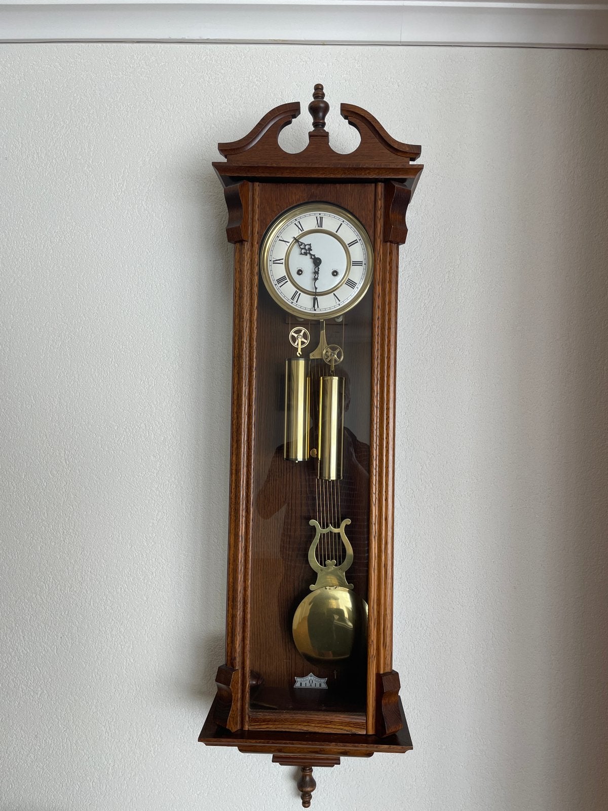 Sierlijke wandklok in eiken behuizing, Ophalen