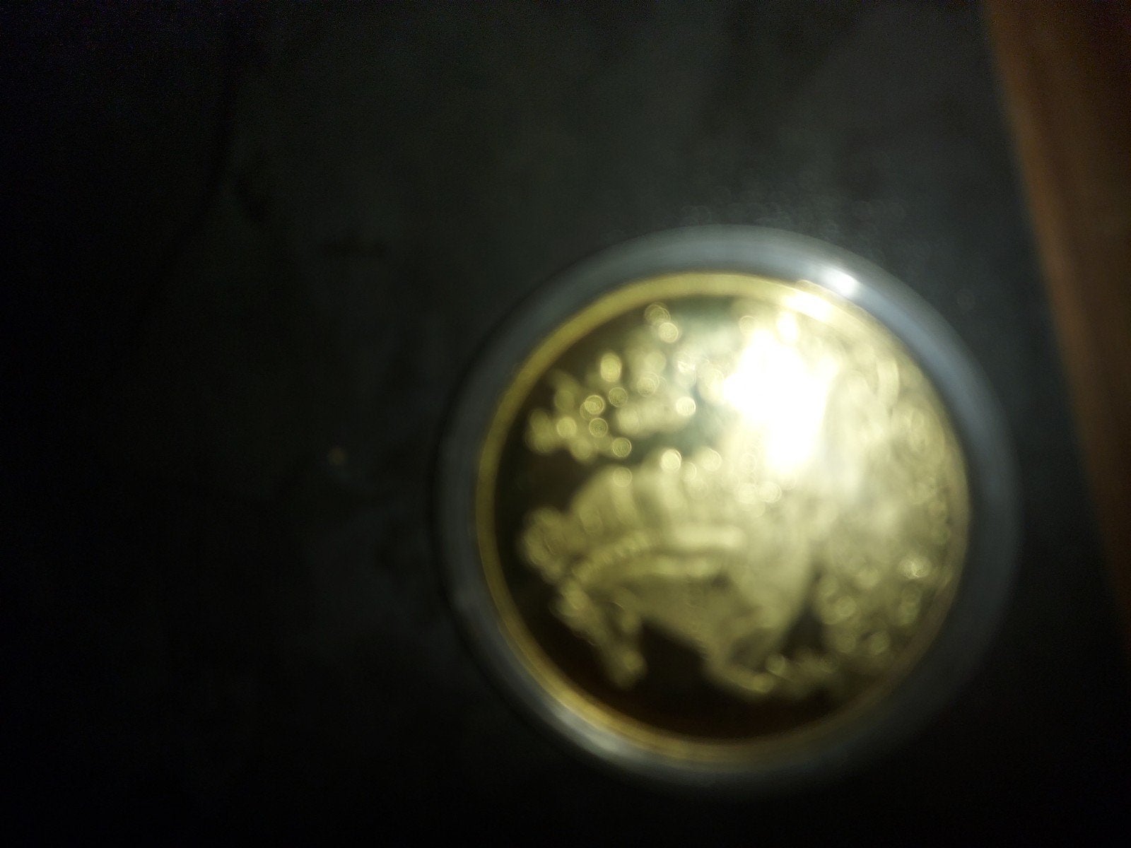 Gouden munt met Chinese dierenriem en mythologische figuren, Postzegels en Munten, Penningen en Medailles, Ophalen of Verzenden
