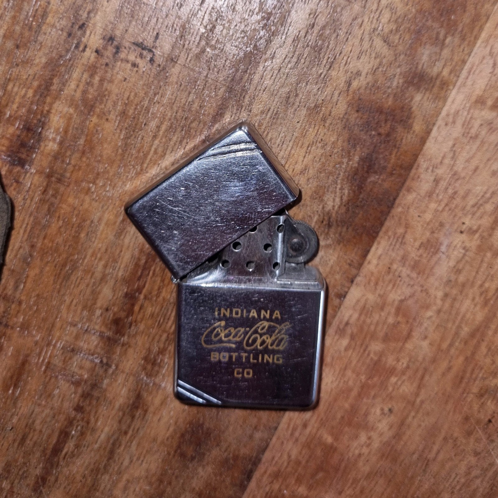 Vintage Coca-Cola Zippo aansteker met hoesje, Ophalen of Verzenden, Gebruikt, Gebruiksvoorwerp