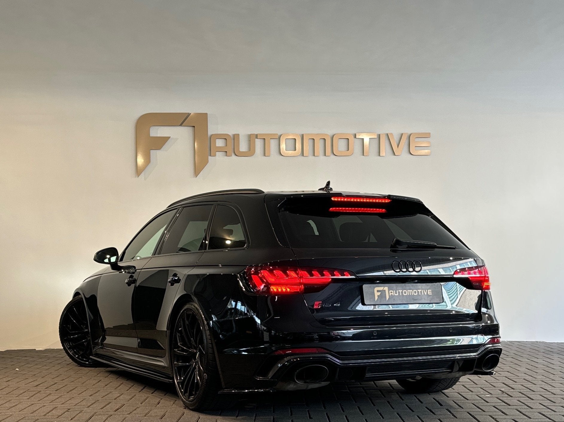 Foto 8 van Audi RS4 Avant 2.9 TFSI quattro Pano|Ceramic|B&O|HuD|Carbon