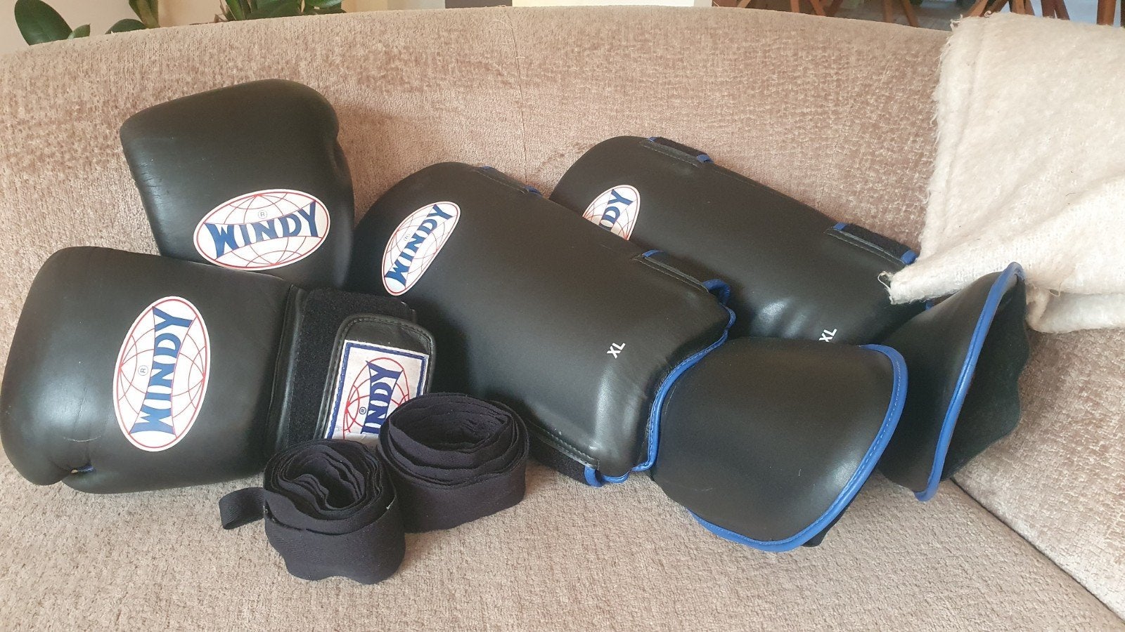 Windy vechtsport set: handschoenen, scheenbeschermers, Groter dan maat XL, Overige, Vechtsportbescherming, Ophalen of Verzenden