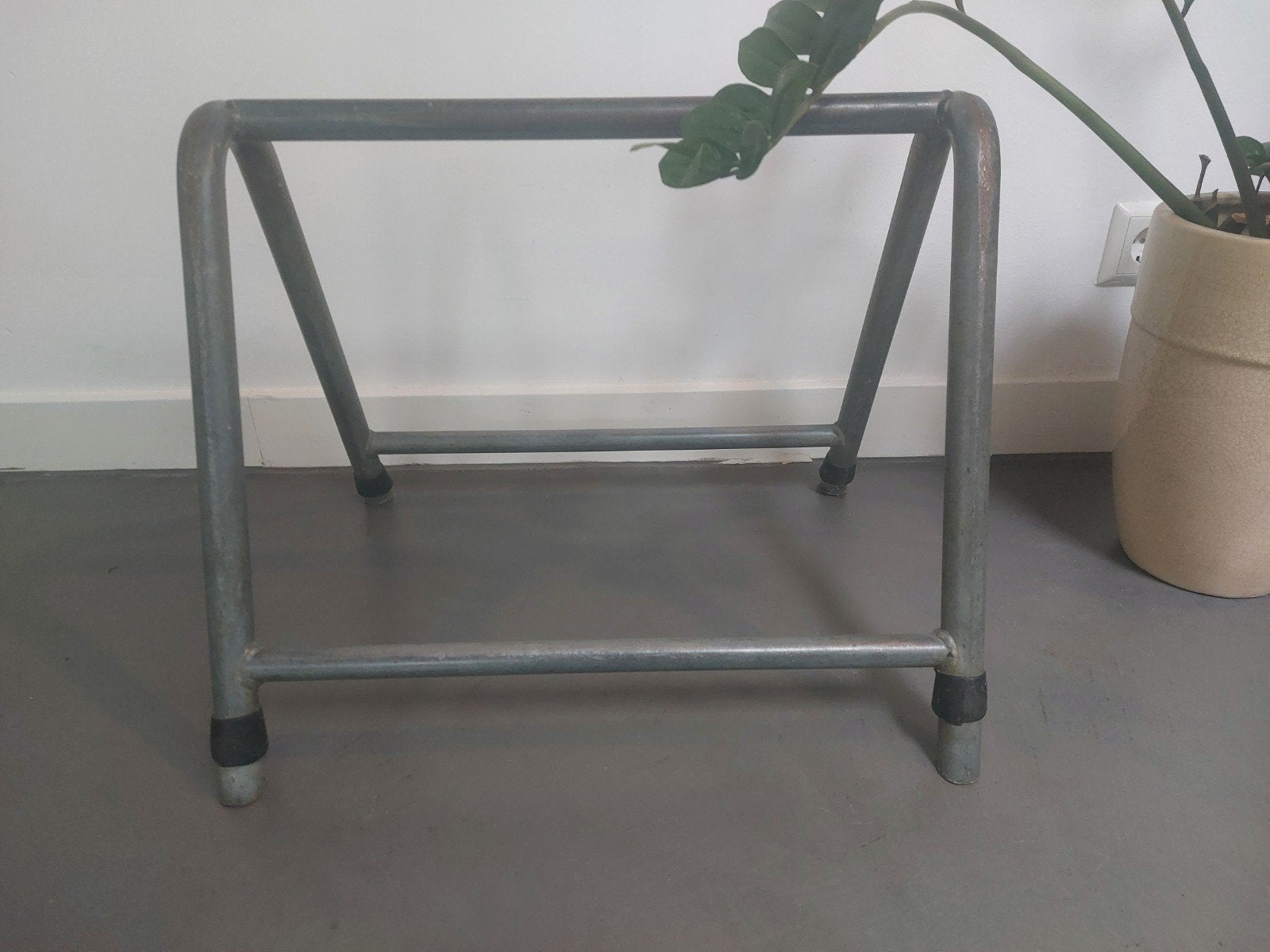 vintage metalen rek voor ophogen gymbank, Antiek en Kunst, Ophalen