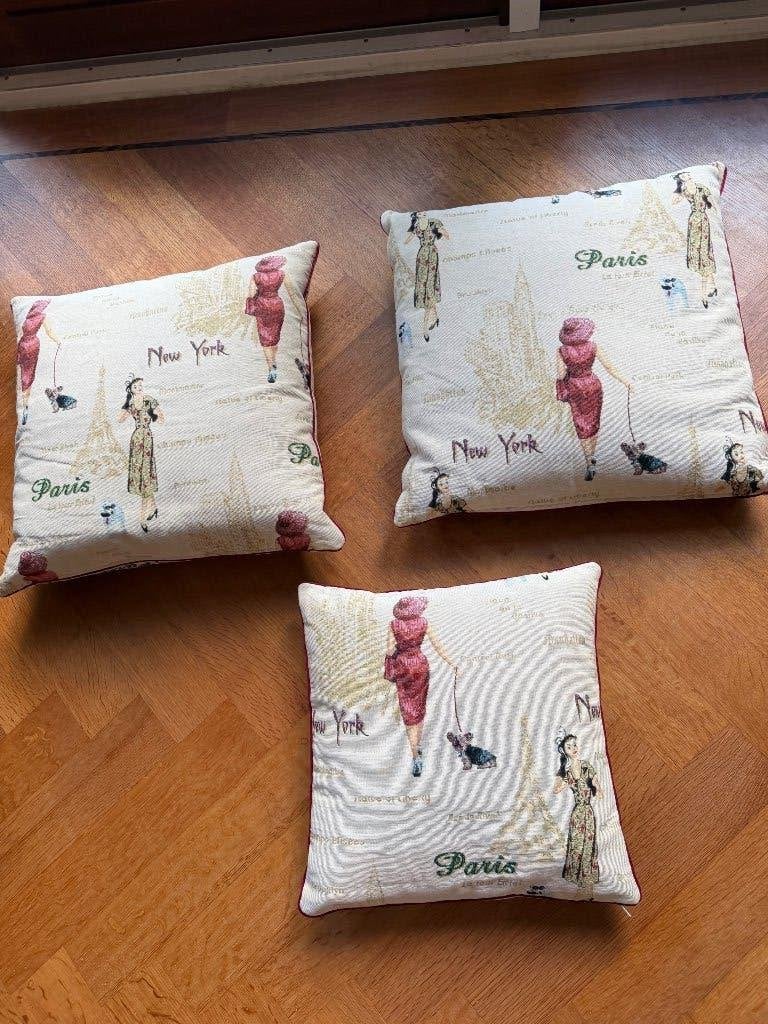 3 Sier kussens, Paris/New York, Huis en Inrichting, Woonaccessoires | Kussens, Vierkant, Ophalen of Verzenden, Zo goed als nieuw