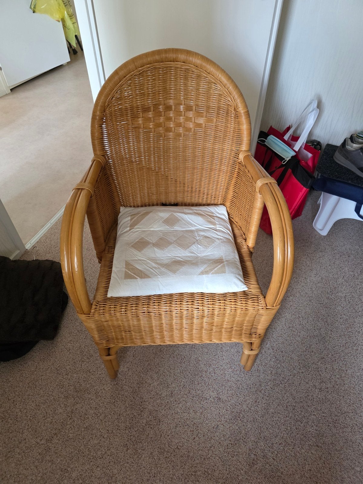 Comfortabele rotan stoel met kussen, Huis en Inrichting, Stoelen, Ophalen, Gebruikt, Bohemian, Klassiek, Bruin