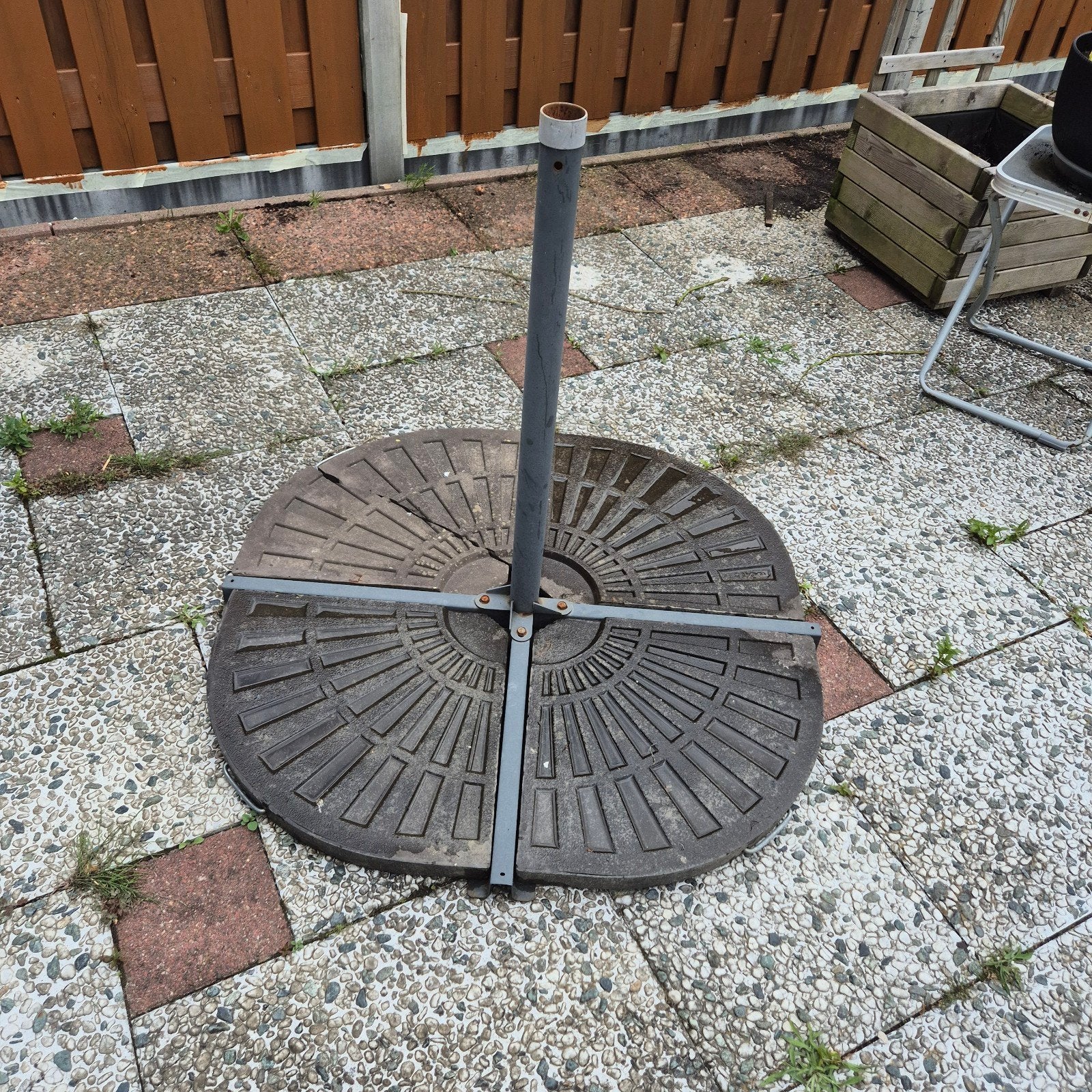 Parasolvoet met tegels - Gebruikt, Tuin en Terras, Parasols, Ophalen, Gebruikt, 1 tot 2 meter, Parasolvoet