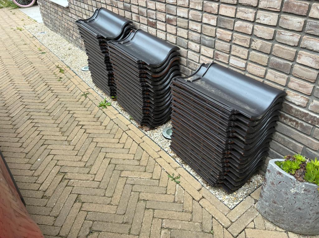 Dakpannen zwart ovh nibra, Ophalen, Steen of Klei, Zwart, Zo goed als nieuw