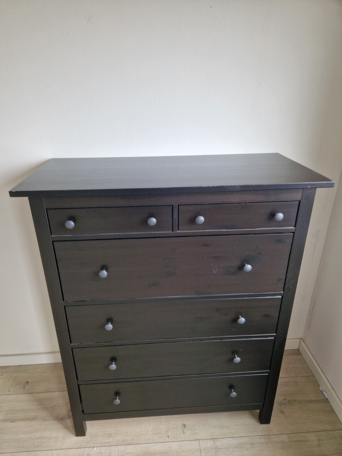 IKEA HEMNES Ladekast (6 lades) - Zwartbruin - Bijna Nieuwsta, Ophalen, 100 tot 150 cm, 100 tot 150 cm, Zo goed als nieuw