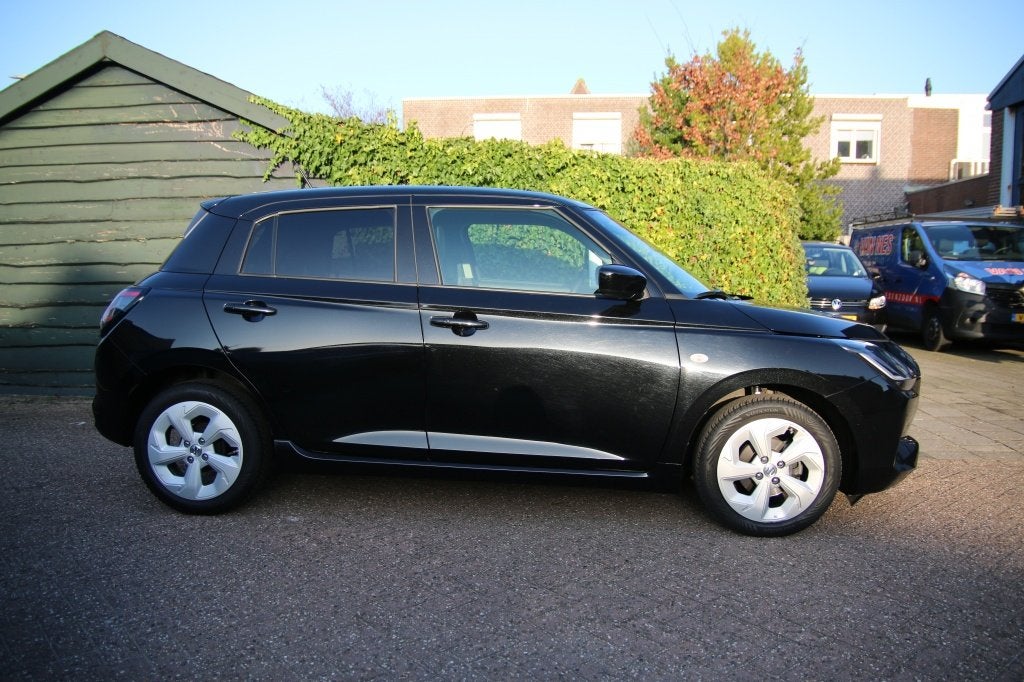 Suzuki Swift 1.2 Style Smart Hybr (bj 2025), Auto's, Keurmerk '100% Onderhouden', 12 maanden, Stof, Gebruikt