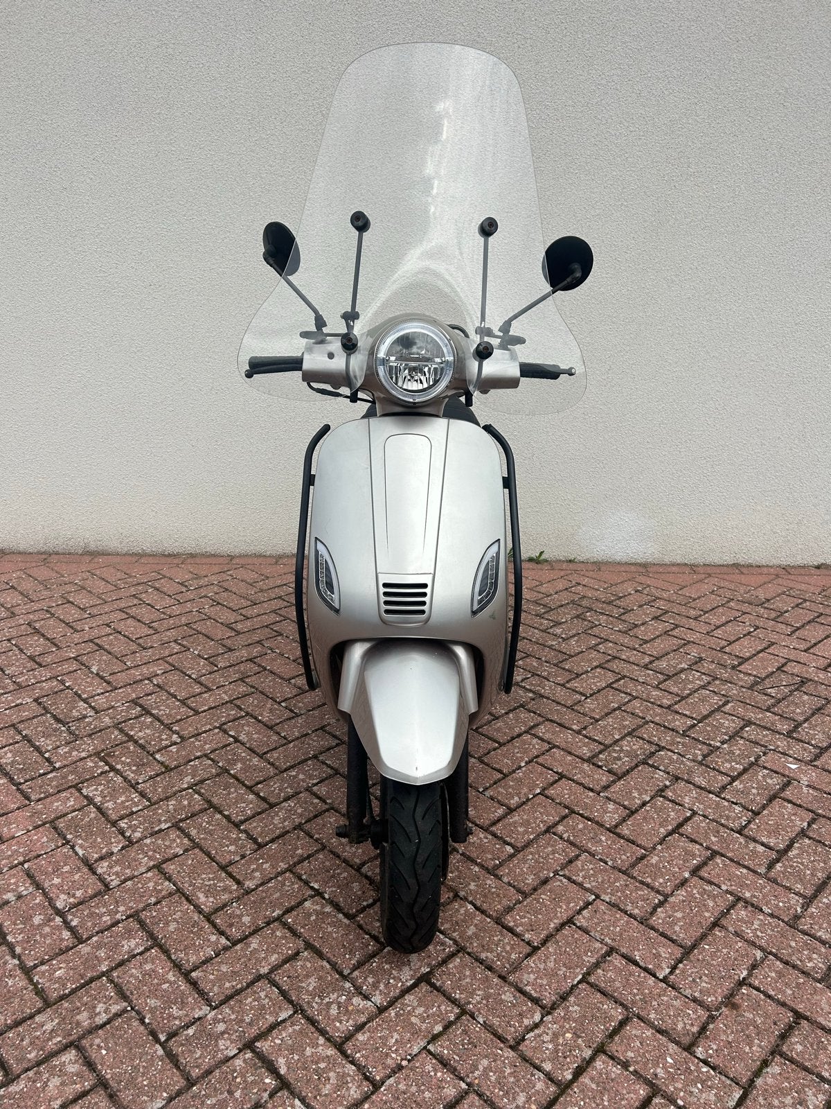 Senzo Rivalux 2019 - Luxe Scooter met helm en slot, Fietsen en Brommers, Scooters | Overige merken, Maximaal 45 km/u, Ophalen of Verzenden