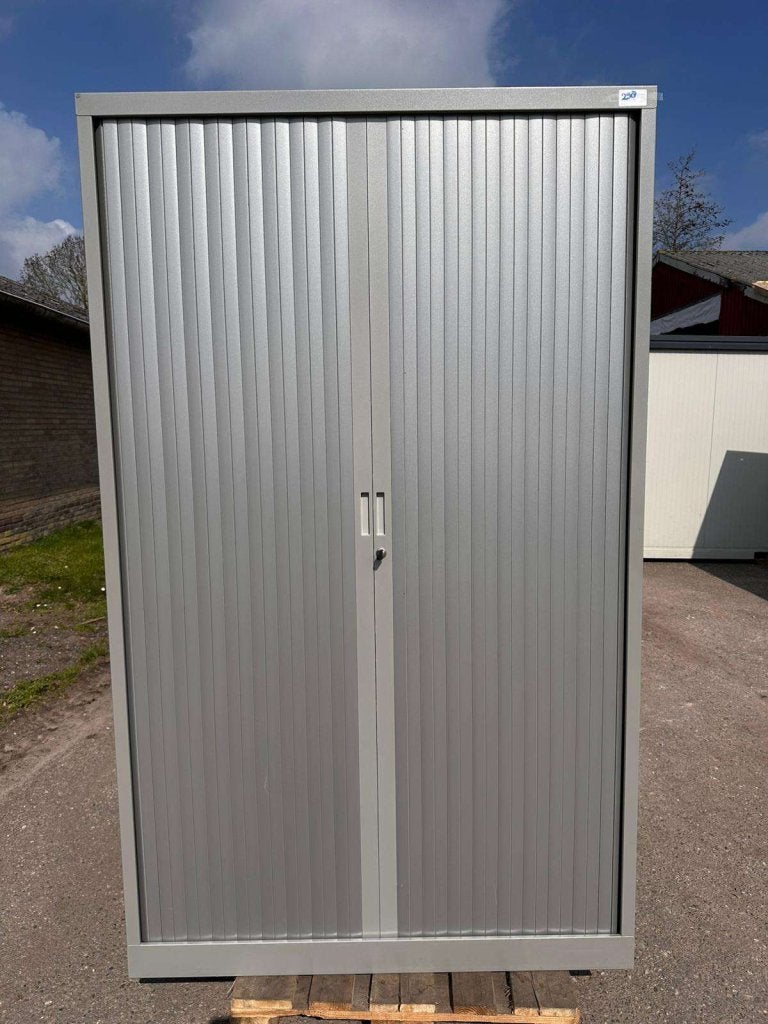 Nette roldeurkast kantoorkast archiefkast dossierkast, Gebruikt, 100 tot 150 cm, Niet ingevuld, Meerdere deuren