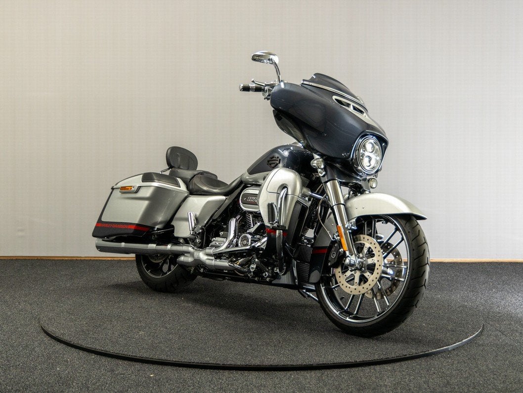 Harley-Davidson FLHXSE CVO Street Glide (bj 2019), ABS, Overig, Laan van Vredenoord 33
2289 DA  Rijswijk ZH, NL, Harley-Davidson Benelux B.V.