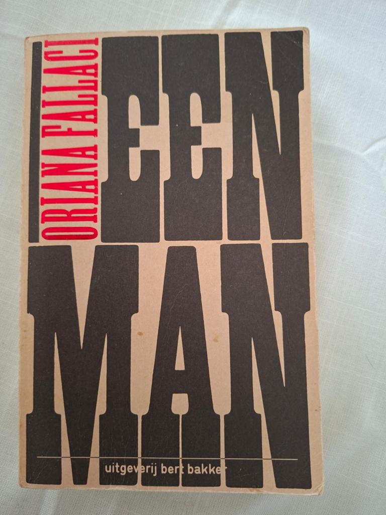 Een man - Oriana Fallaci, Gelezen, Europa overig, Ophalen of Verzenden, Oriana Fallaci