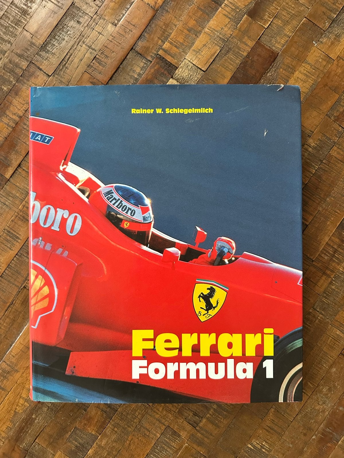 Ferrari Formule 1 Boek - Rainer W. Schlegelmilch, Boeken, Ophalen of Verzenden, Gelezen, Ferrari