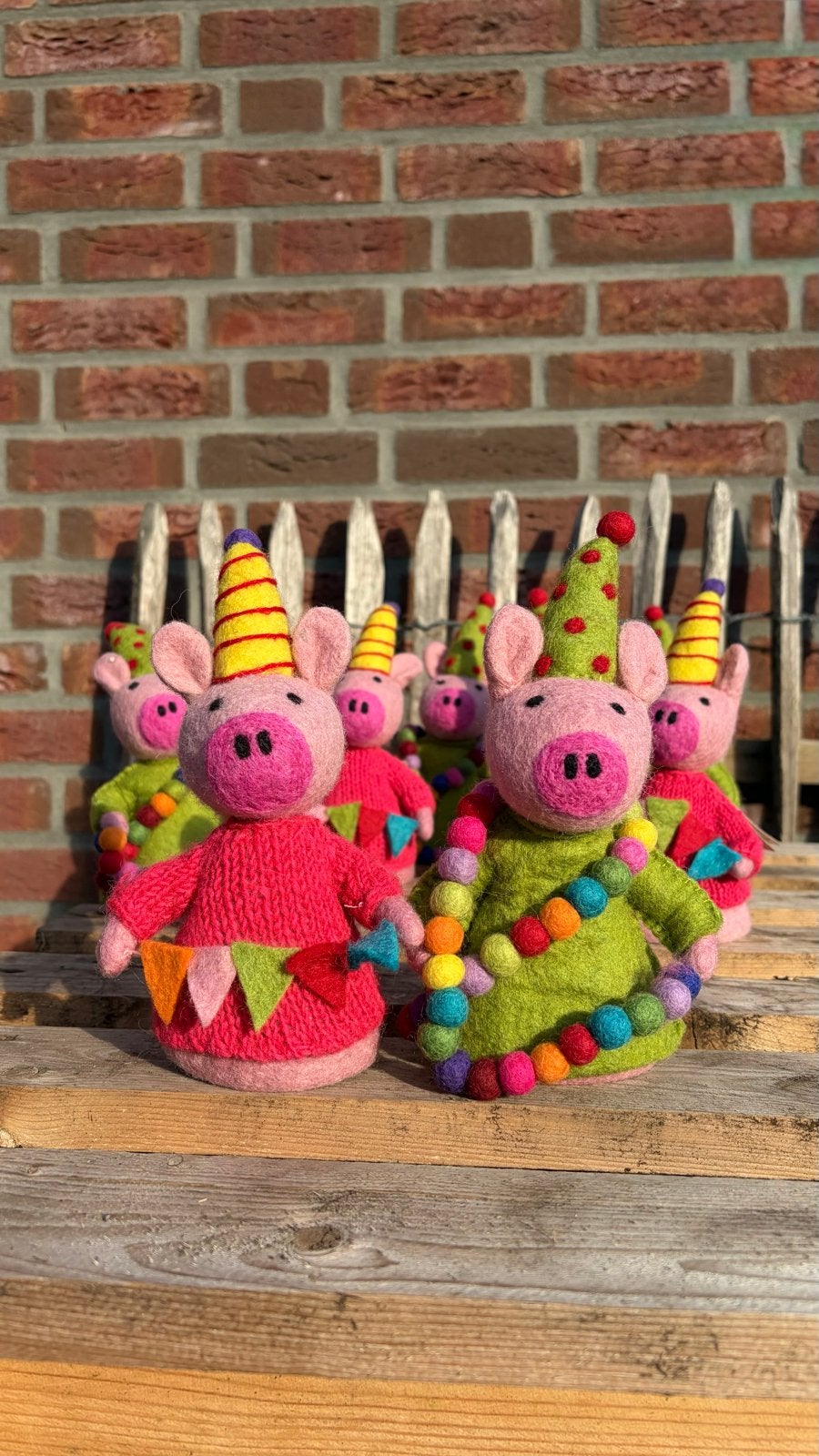 Sjaal met verhaal feestvarkens - Handgemaakte viltfiguren, Ophalen of Verzenden, Nieuw