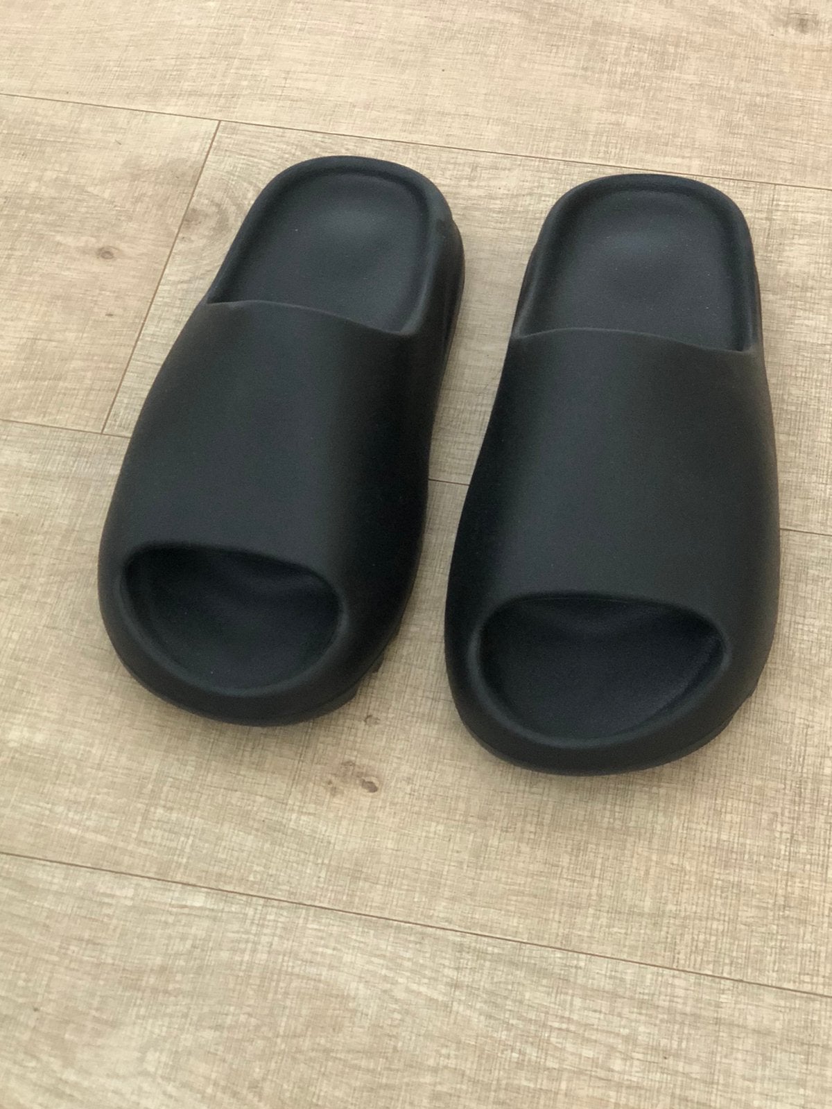 Yeezy Slides maat 42, Kleding | Heren, Schoenen, Ophalen of Verzenden, Zo goed als nieuw