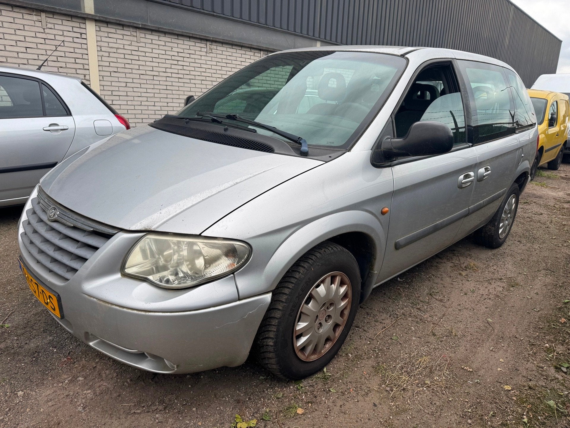 Chrysler Voyager 2.5 CRD SE Luxe 7 persoons Airco, Auto's, Chrysler, Gebruikt, Zwart, 241 €/maand, Origineel Nederlands