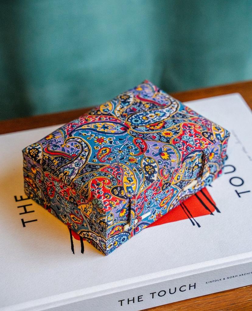 Vintage paisley sieraden kistje retro antiek jewelry box, Boeken, Ophalen of Verzenden, Zo goed als nieuw, Mode algemeen