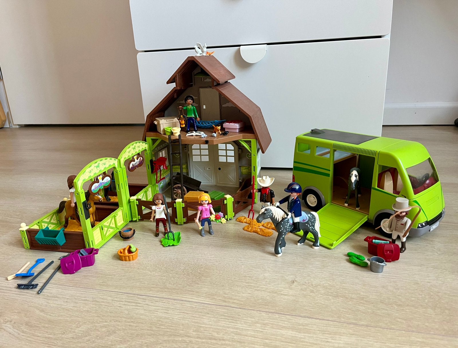 Playmobil Spirit schuur met Lucky, Pru, Abigail en trailer, Kinderen en Baby's, Speelgoed | Playmobil, Ophalen of Verzenden, Gebruikt