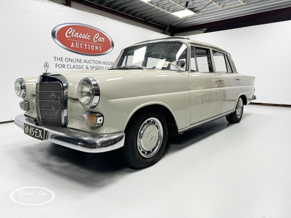 Mercedes-benz 200 D  - ONLINE AUCTION, Bedrijf, Te koop, Wit, 23 km/l