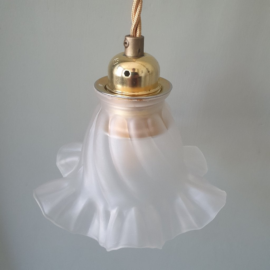 Antieke Glazen Hanglamp. Floraal / Bloemvorm in Frosted glas, Zo goed als nieuw, Glas, E27 (groot), #VintageLamp #ArtNouveau #Klassiek #Hanglamp #Antiek