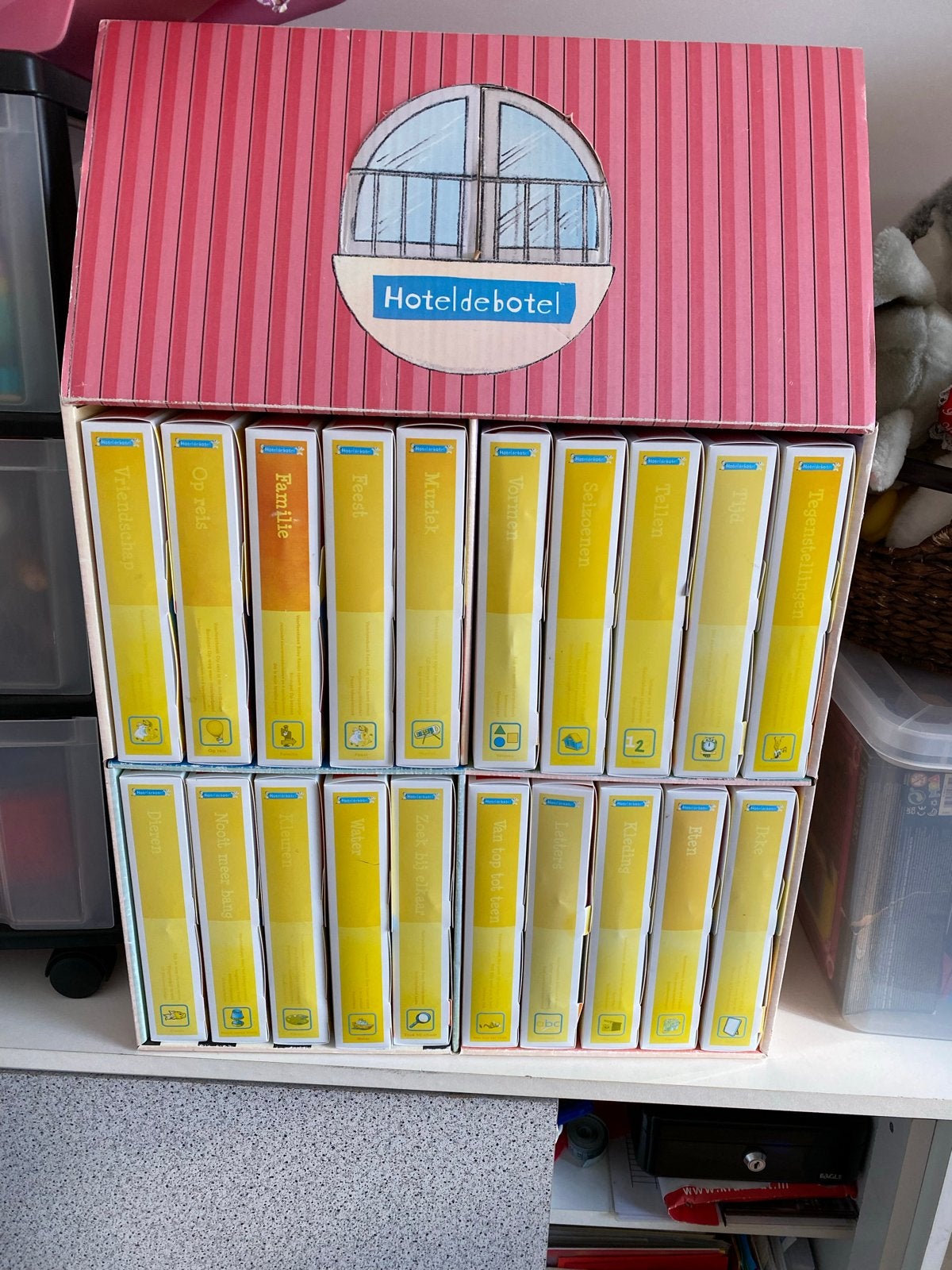 Hoteldebotel Compleet  met boekjes en poppetjes, Ophalen, Gebruikt, Taal en Lezen