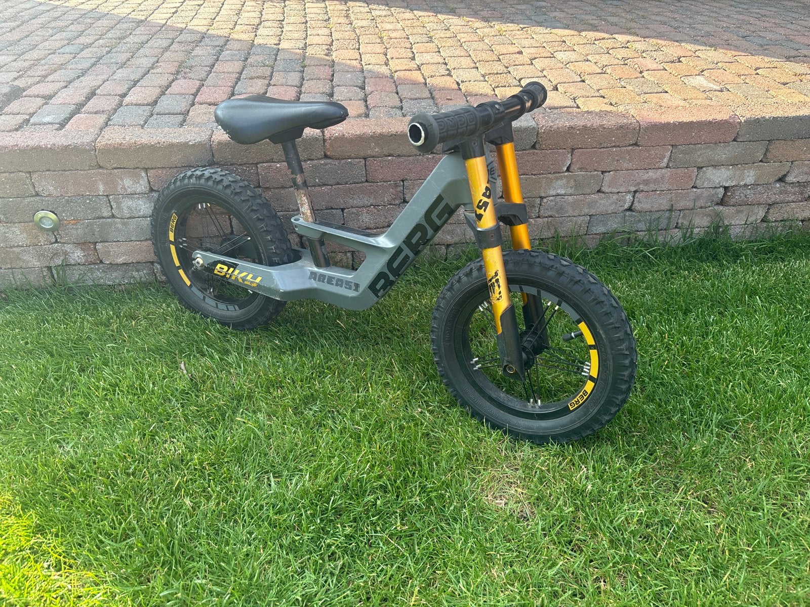 BERG Biky loopfiets - Grijs/Geel, Fietsen en Brommers, Fietsen | Kinderfietsjes, Gebruikt, Minder dan 16 inch, Ophalen