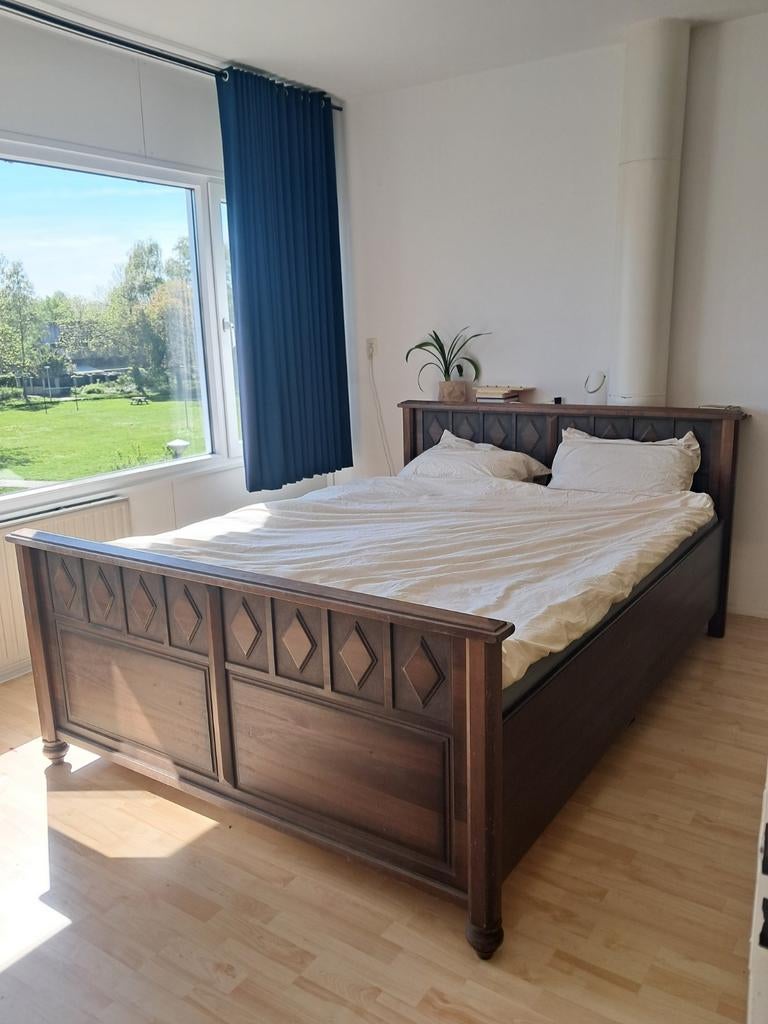 Ruim houten bed met electriche lattenbodem, Ophalen, Tweepersoons