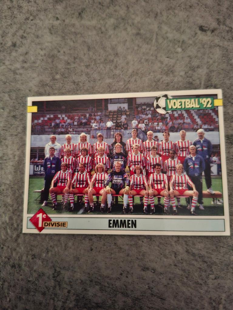 Panini sticker Voetbal 92. Teamfoto Emmen., Verzenden, Zo goed als nieuw, Sticker