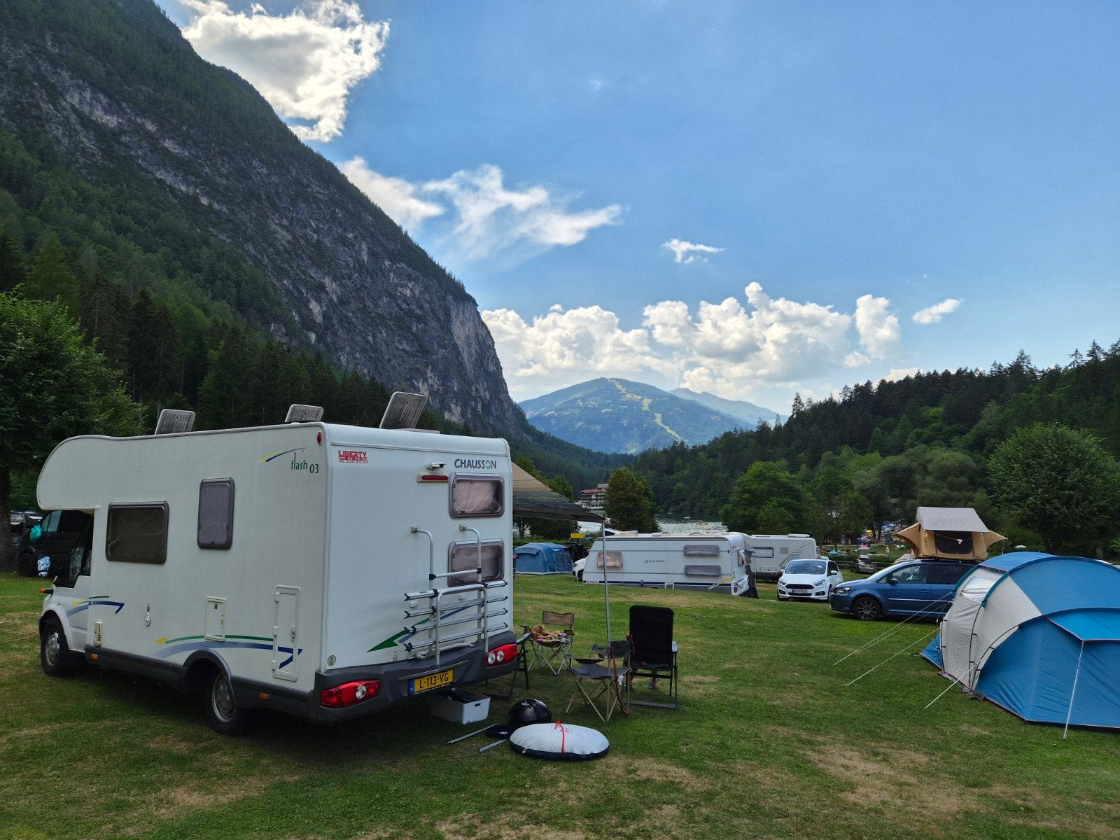 Chausson Flash03 Alkoof Camper - Ideaal voor Gezinsavonturen, Caravans en Kamperen, Standaard zit, Alkoof, Ringverwarming, Ford