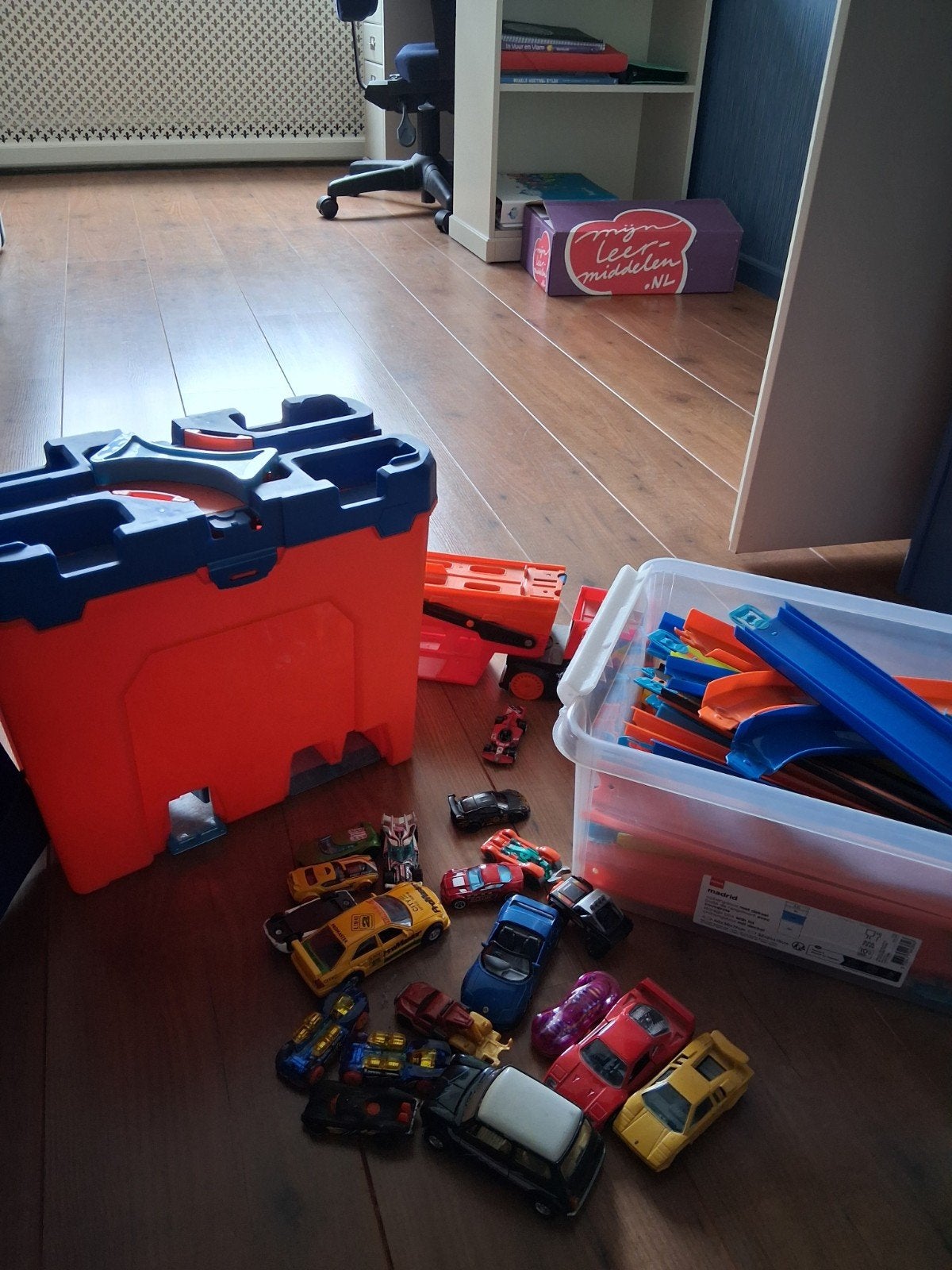 Hot Wheels Baanset met auto's en opbergkist, Ophalen, Gebruikt