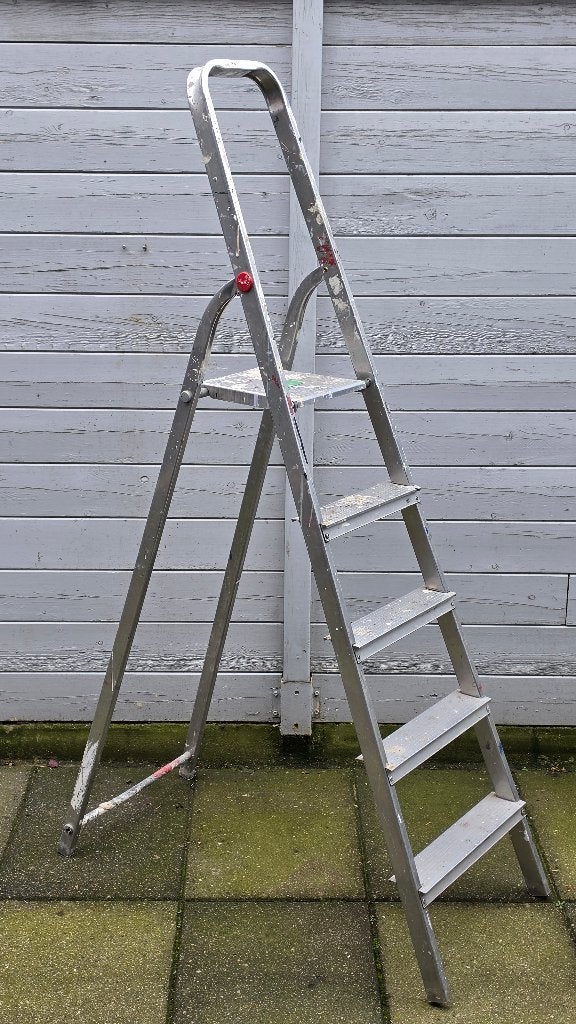 Hailo Aluminium huishoudtrap 5 treden, Doe-het-zelf en Verbouw, Ophalen, Gebruikt, Trap, Opvouwbaar of Inschuifbaar
