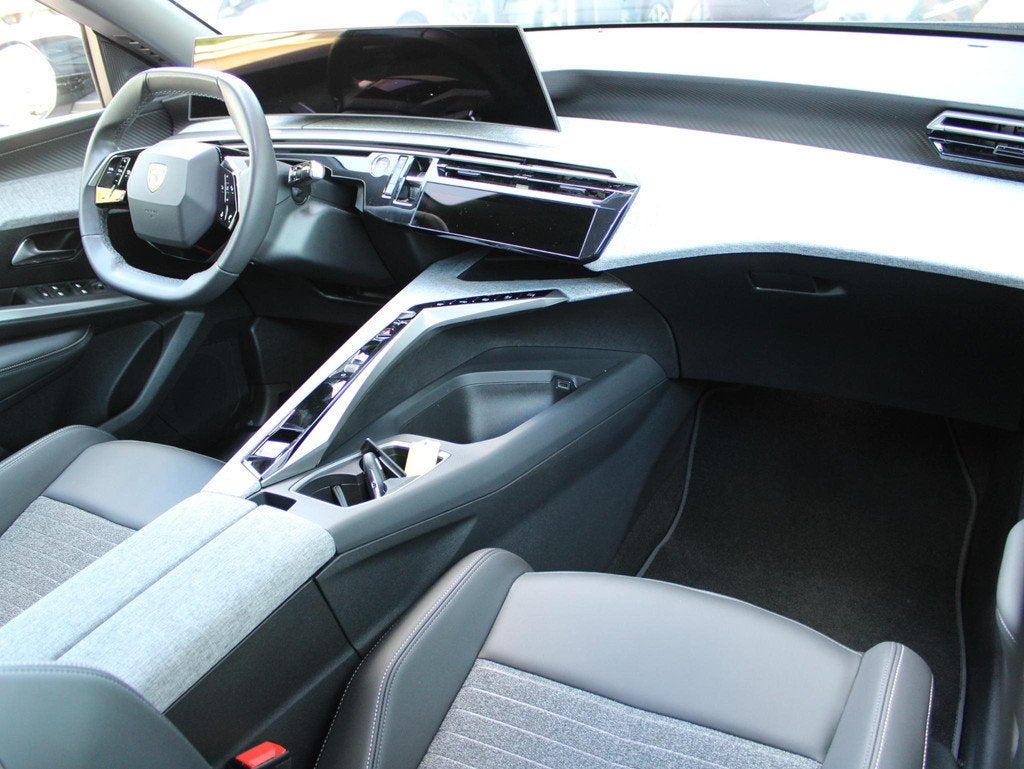 Peugeot 3008 1.6 plug-in Hybrid 195 Allure | Navi / Camera /, Auto's, Peugeot, 12 maanden, 4 cilinders, Leder en Stof, Zwart