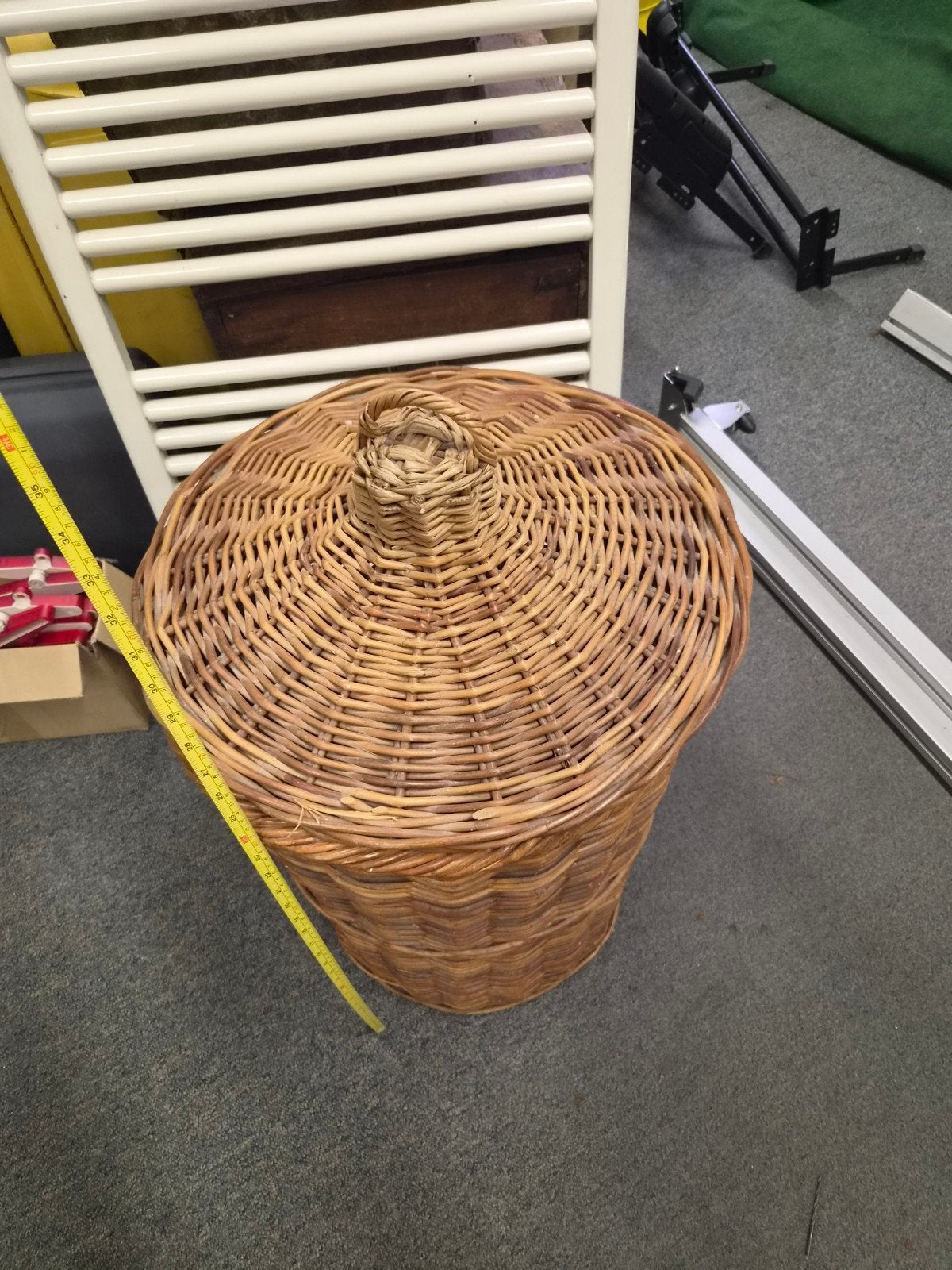 Grote rieten wasmand met deksel - 85 cm hoog, Ophalen, Gebruikt, Bruin, Natuurlijk materiaal