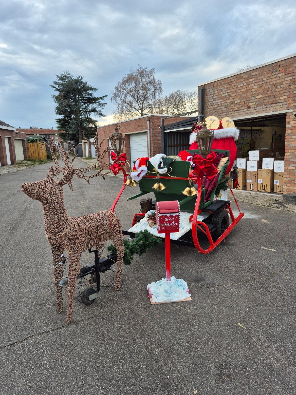 Kerstman op jou locatie inhuren,compleet pakket., Diversen, Kerst, Ophalen