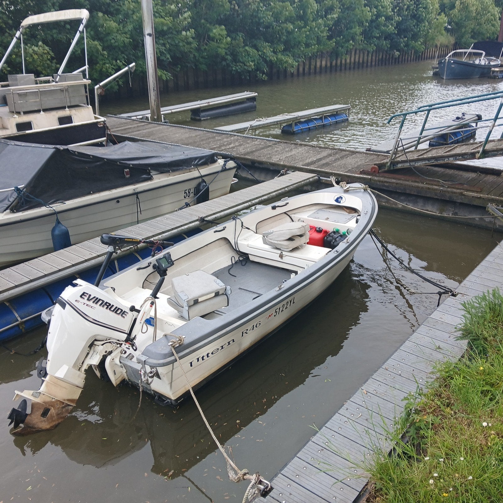 Visboot Uttern R46 met Evinrude 30pk E-TEC, Buitenboordmotor, Dieptemeter, Zo goed als nieuw, 30 pk