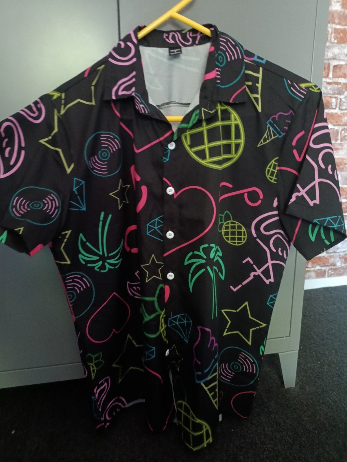 Manfinity zwart party vest met zomerse patroontjes; maat S, Kleding | Heren, Carnaval, Ophalen of Verzenden, Zo goed als nieuw
