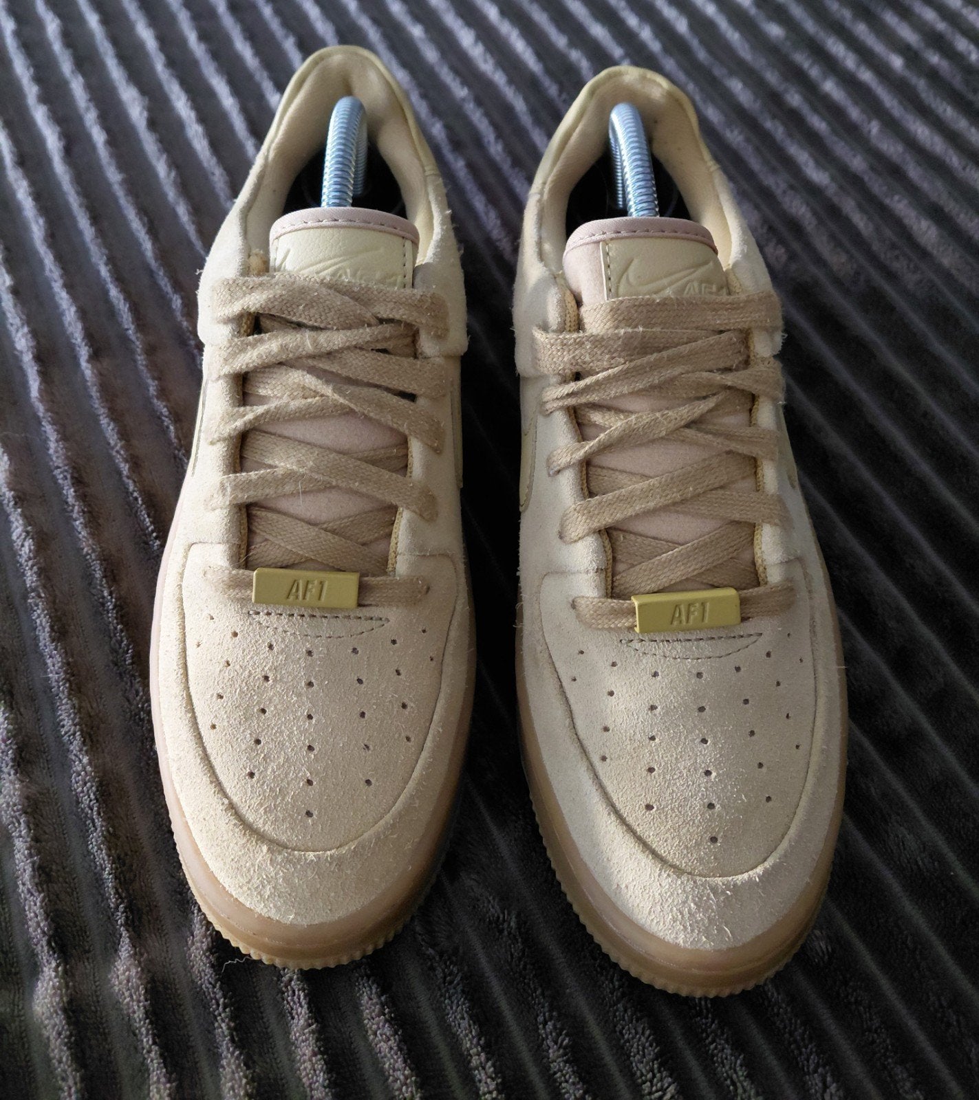 Nike air force one gold editie mt 38, Kleding | Dames, Schoenen, Bruin, Nike air force, Ophalen of Verzenden, Sneakers of Gympen