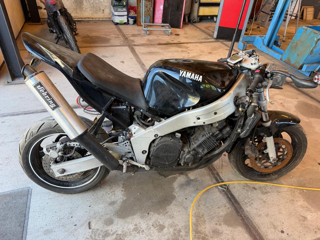 Yamaha FZR 1000cc - 1987 - Loopt