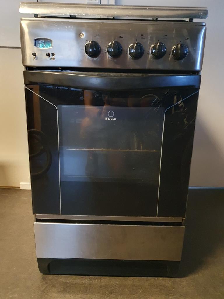 Indesit vrijstaand gasfornuis met oven, Ophalen, Gebruikt, 4 kookzones, Gas