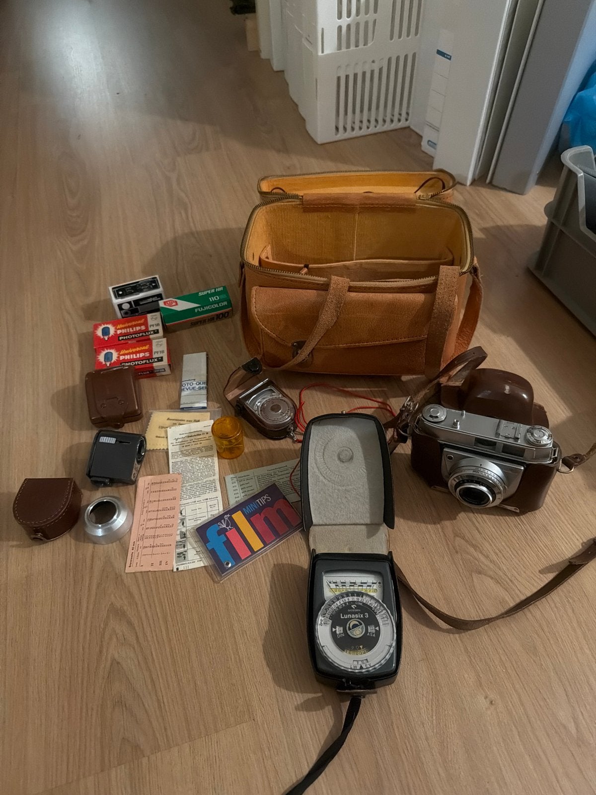 Vintage camera set met accessoires en lichtmeters, Ophalen, Gebruikt, Compact, Overige Merken
